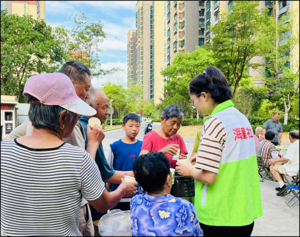 鑫恒盈配资 酷暑送清凉，温情暖人心_大皖新闻 | 安徽网